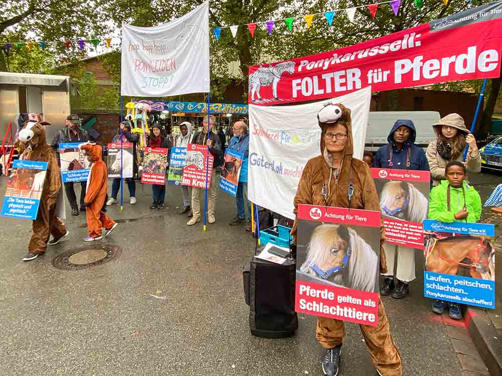 Gegen Rücksichtslosigkeit im Reitkarussell, Verein Achtung für Tiere startet 16 Demonstrationen gegen Ponyqual, Herbst 2022
