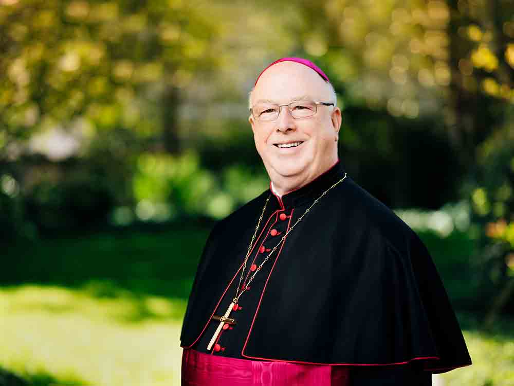 Papst nimmt Rücktrittsgesuch an, Erzbischof Hans Josef Becker tritt in den Ruhestand