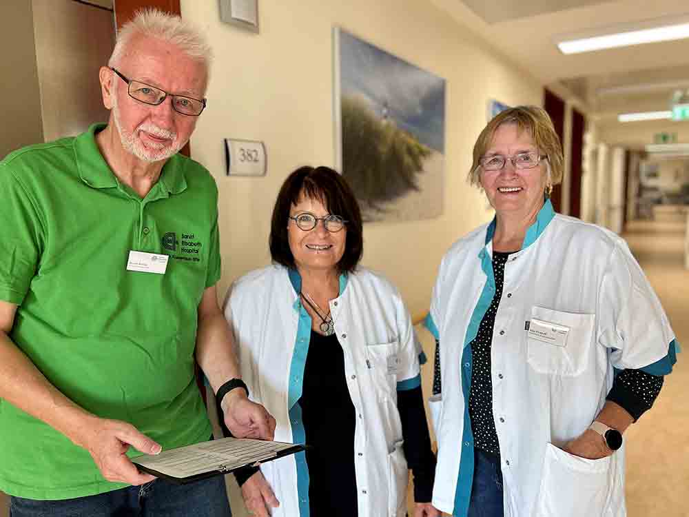 Gütersloh, verschenkte Zeit, Grüne Damen und Herren schließen Lücke im Klinikalltag des Sankt Elisabeth Hospitals