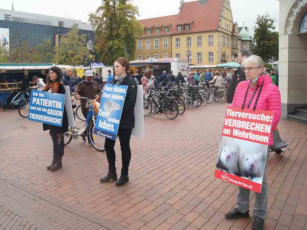 Gütersloh, Demonstration gegen Tierqual in Laboren, Tierwirtschaft und zum Vergnügen, Berliner Platz, 8. Oktober 2022