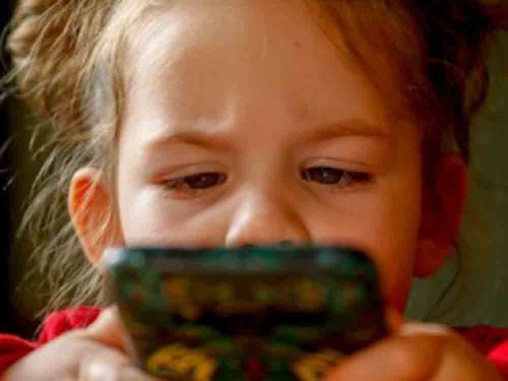 Social Web, Betreiber schützen Kinder kaum