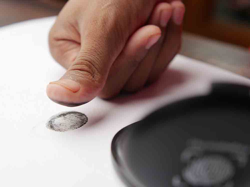 Zwischenergebnis zur Petition über Fingerabdrücken in Personalausweisen, EU Kommission schließt weitergehende Nutzung biometrischer Daten aus