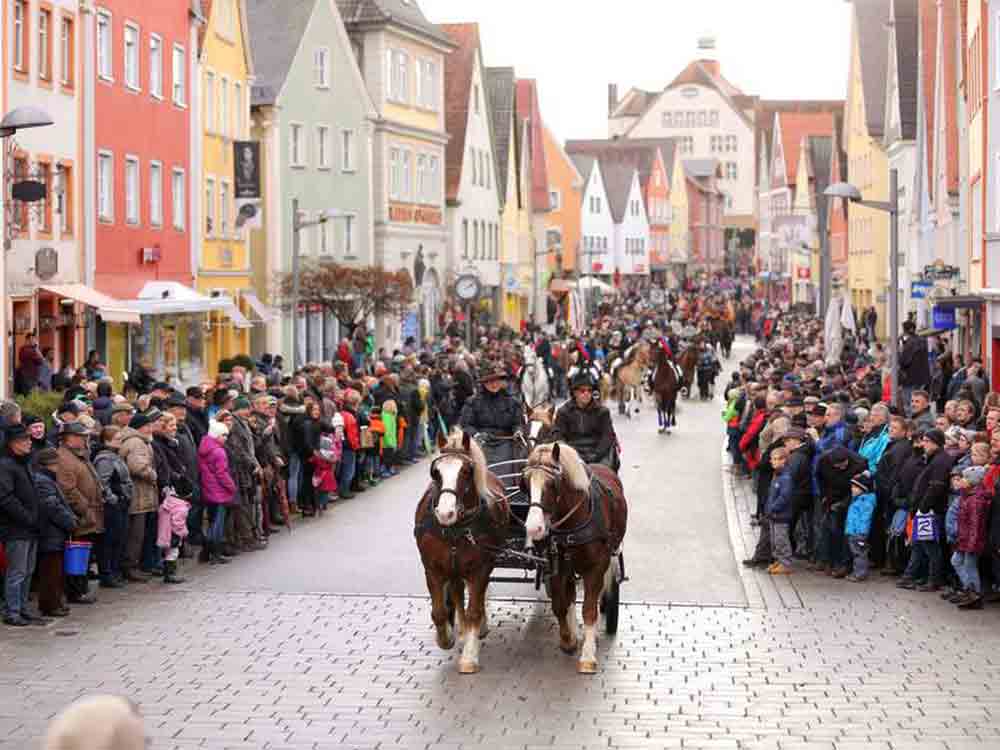 Pferdespektakel mit Umzug und Kutteln, vom 8. bis 11. Januar 2023 findet in Ellwangen wieder der Kalte Markt statt