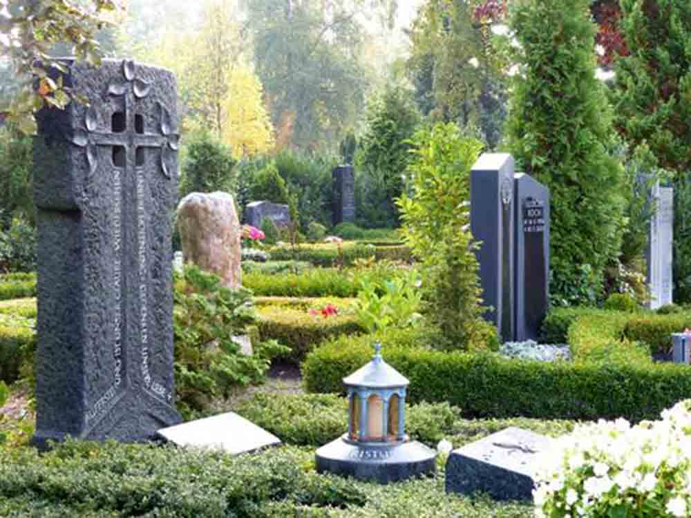 Herzebrock Clarholz, kostenlose Führung über den kommunalen Friedhof in Herzebrock, Geschichte, Besonderheiten und Bestattungskultur, 6. November 2022