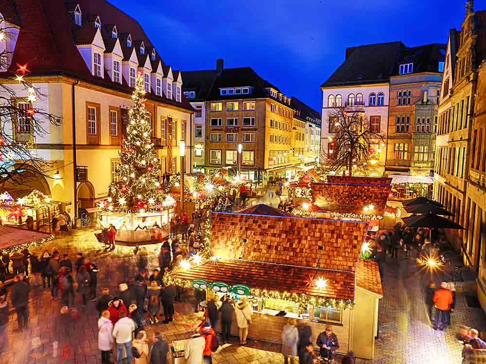 Bielefeld, neues Weihnachtsdorf auf dem Jahnplatz, Bielefelder Weihnachtsmarkt in der Innenstadt startet ab 21. November 2022