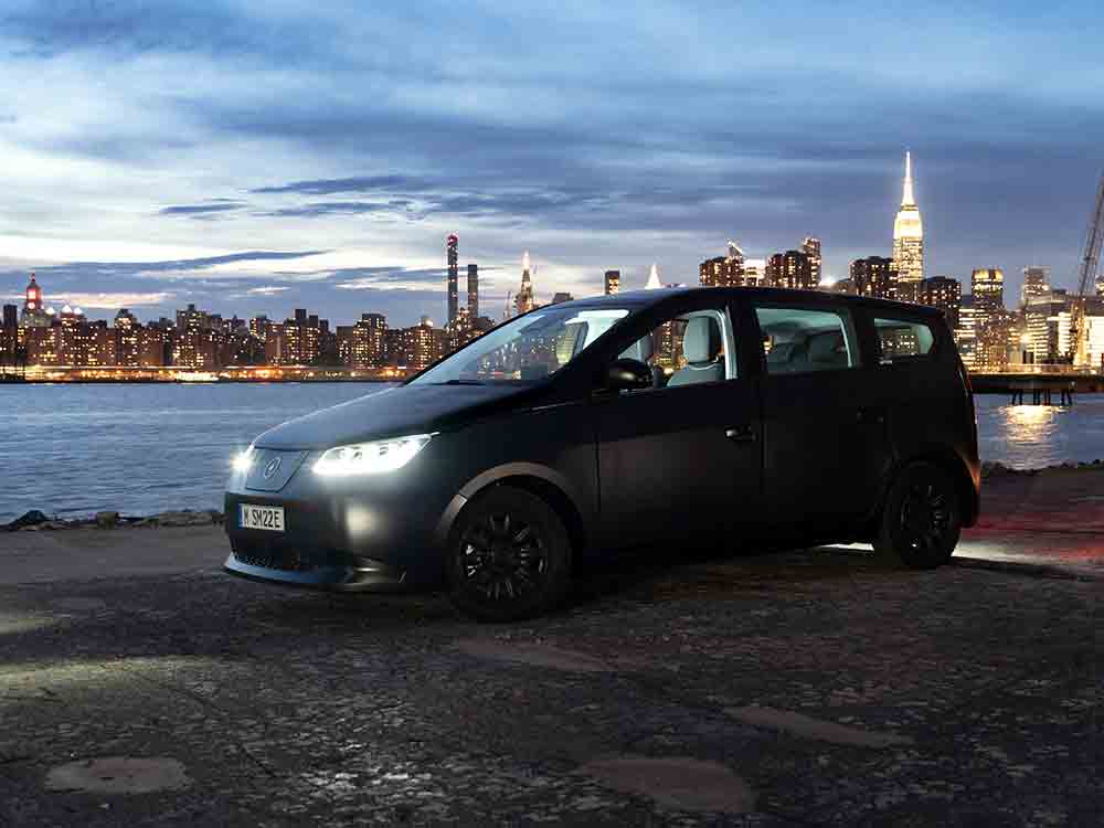 Sono Motors erhält mit seinem Solar Elektroauto breite Resonanz in den USA, darunter auch Oscar Preisträgerin Whoopi Goldberg