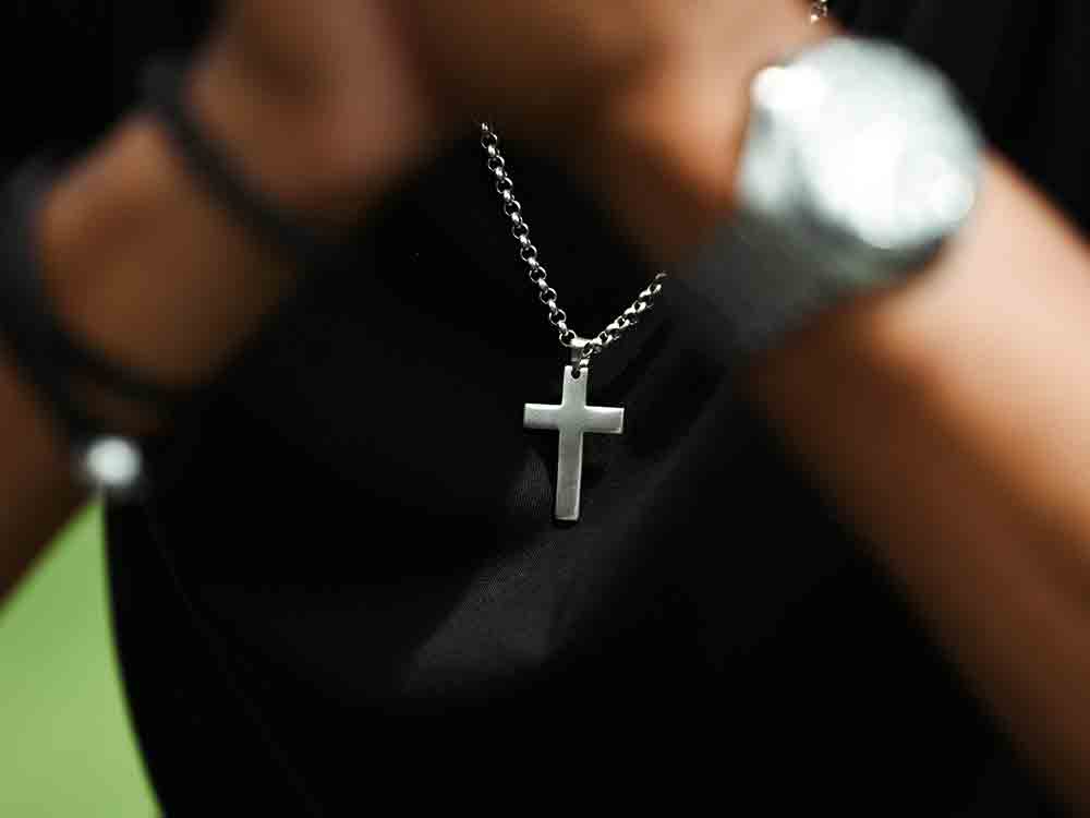 Wer Kreuze abhängt, verleugnet unsere christlichen Wurzeln, »Außenministerium fördert Nihilismus und Gottlosigkeit!«
