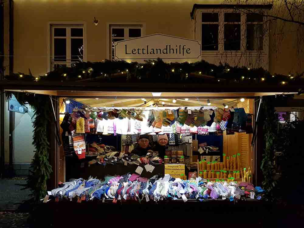 Rheda Wiedenbrück, Stand der Lettlandhilfe auf dem Christkindlmarkt Wiedenbrück, bis 7. Dezember 2022