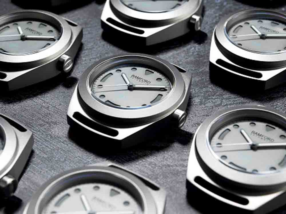 Edles und kreatives Unikat für Abenteuerlustige, langlebig und nachhaltig, der Land Rover Defender inspiriert Bamford London zu einer exklusiven Uhr