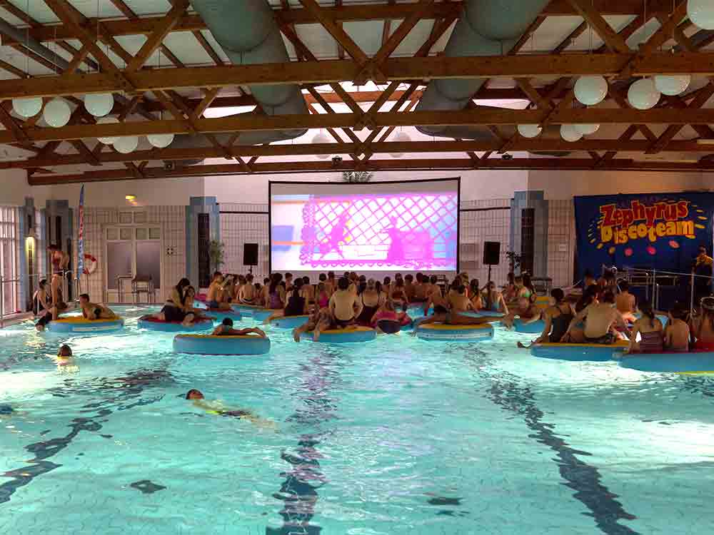 Herten, Kino Poolparty am 26. November 2022, Film und Spielspaß im Sportbad Copa Ca Backum