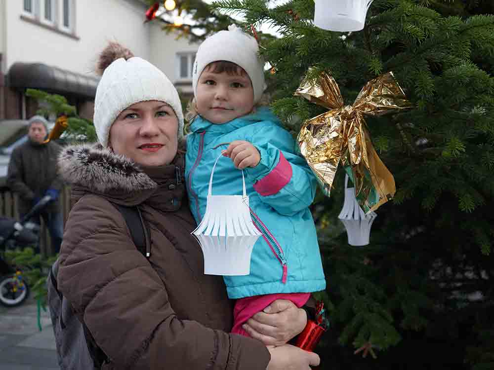 Verl, traditionelles Weihnachtsbaumschmücken stimmt auf den Advent 2022 ein