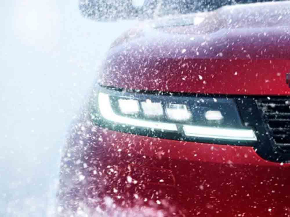 Heiße Drifts auf kaltem Eis, Ice Driving Academy mit dem neuen Range Rover Sport vermittelt Nervenkitzel am Polarkreis