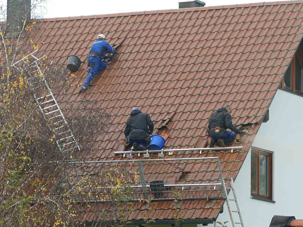 Bayerisches Dachdeckerhandwerk Landesinnungsverband, Dach ist kein »Spielplatz« für Laien