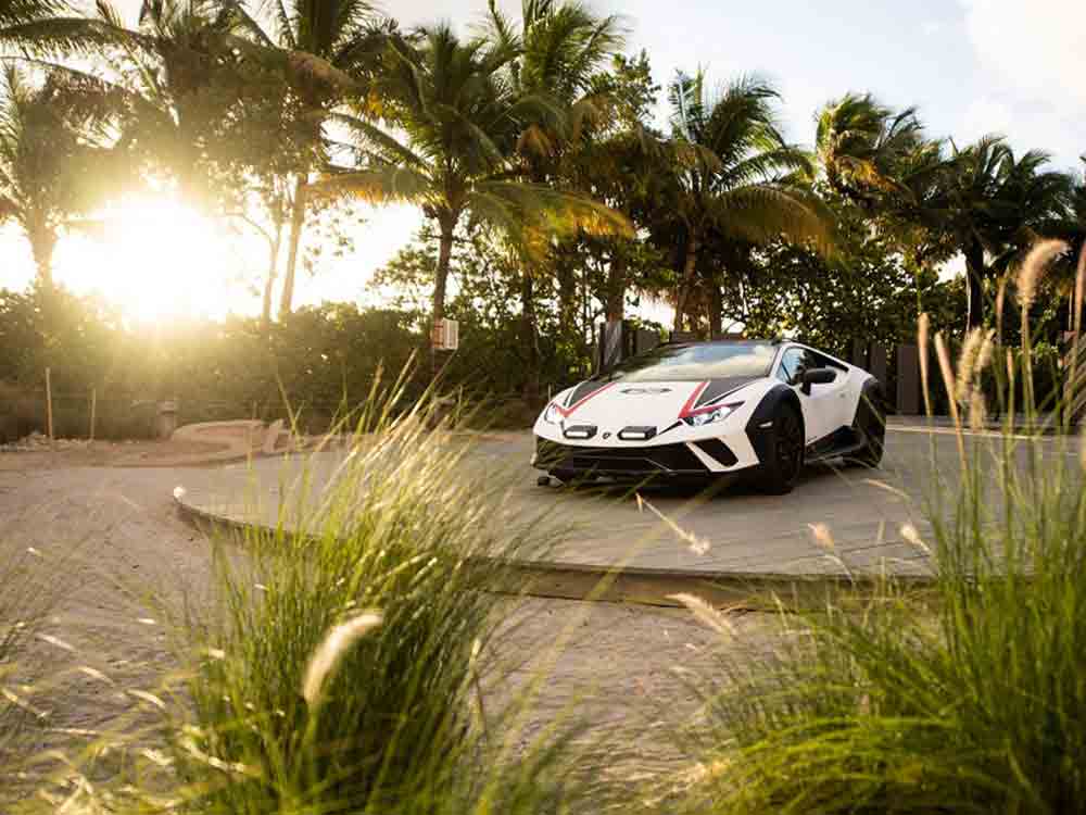 Der Huracán Sterrato feiert sein Debüt In der Lamborghini Beach Lounge in Miami