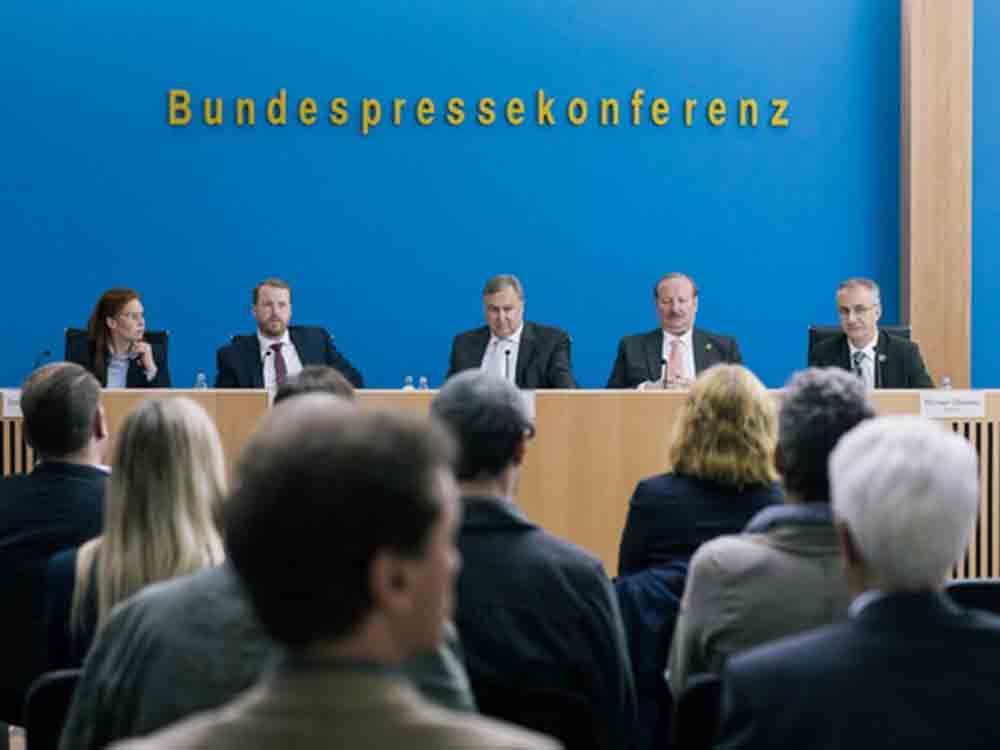 ZDF Magazin Royale präsentiert: Die Innenministerkonferenz. Ein fiktionales Special am 16. Dezember 2022