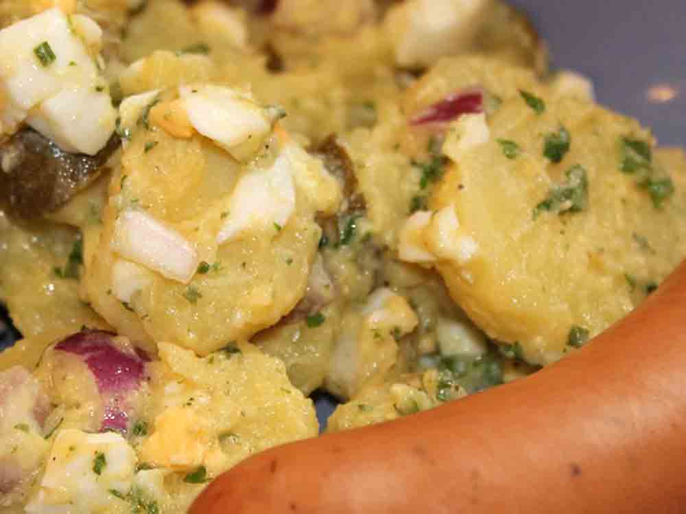 Die Deutschen essen an Heiligabend Kartoffelsalat mit Würstchen, aber kaum vegetarisch oder vegan