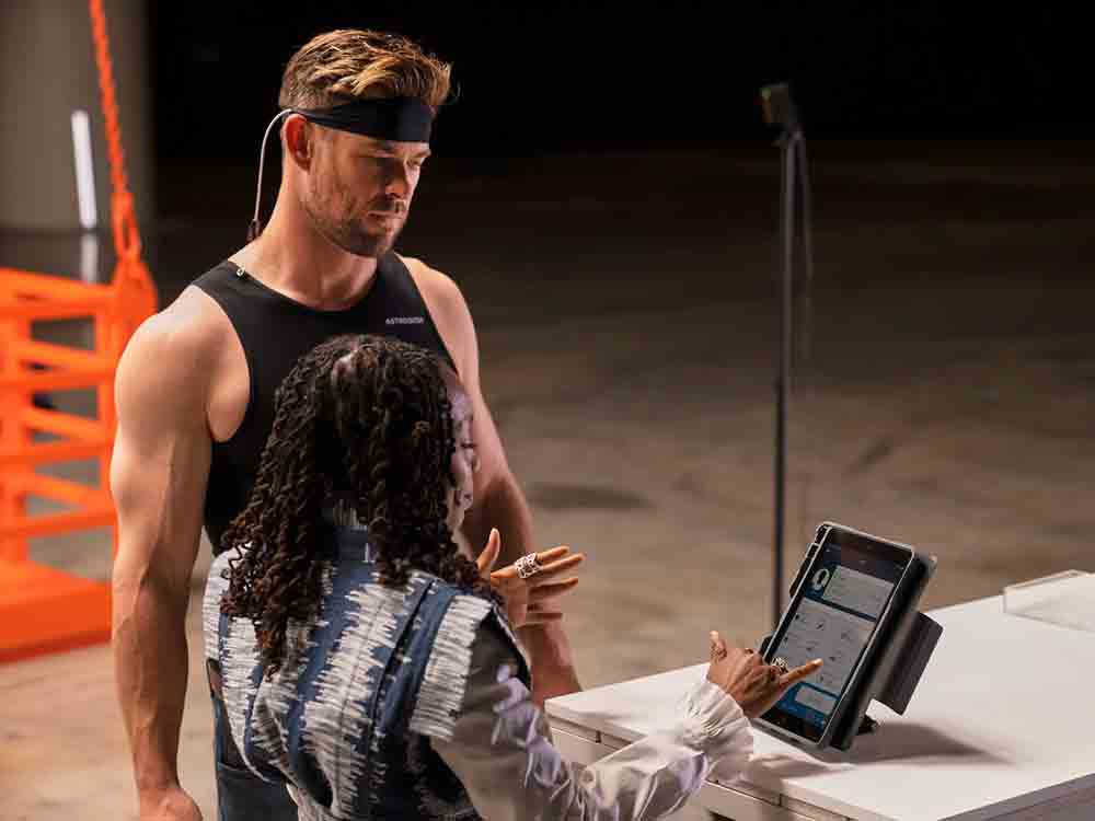»Ohne Limits mit Chris Hemsworth« und Astroskin – der intelligenten Kleidung zur Vitaldatenüberwachung