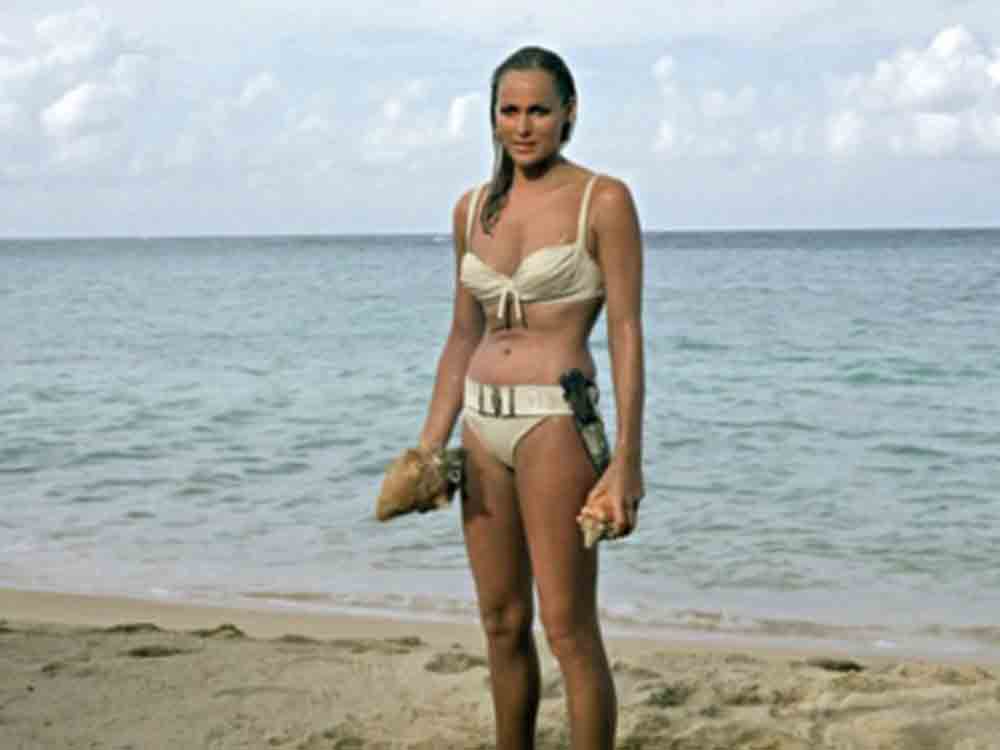 Die erbitterte Schlacht des Bikini Art Museums um den Ursula Andress Bond Bikini