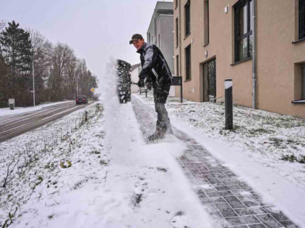 HUK Coburg Versicherungsgruppe, Tipps für den Alltag, am Schneeschieben führt kein Weg vorbei