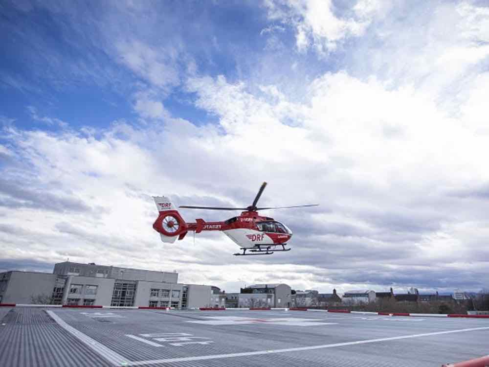 Städtisches Klinikum Karlsruhe, erste Landungen und Starts auf dem neuen Hubschrauberlandeplatz