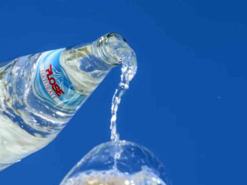 Durst und Fernweh stillen: Wie man sich mit Mineralwasser Dolce Vita nach Hause holen kann