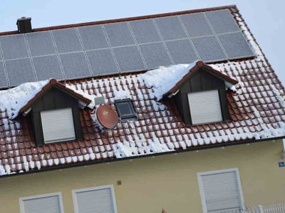 Energie dort erzeugen, wo sie verbraucht wird, bayerisches Dachdeckerhandwerk, in jedem Haus steckt Kraftwerk Potenzial
