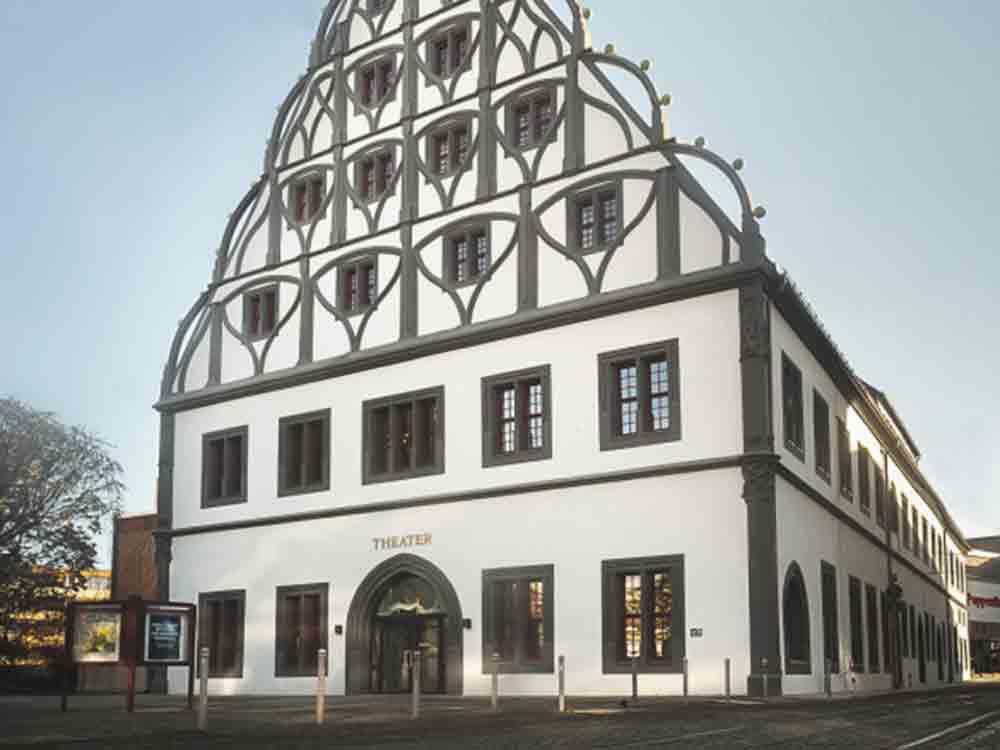 Zwickau, Lesung zum Holocaustgedenktag am 27. Januar 2023 vor dem Gewandhaus