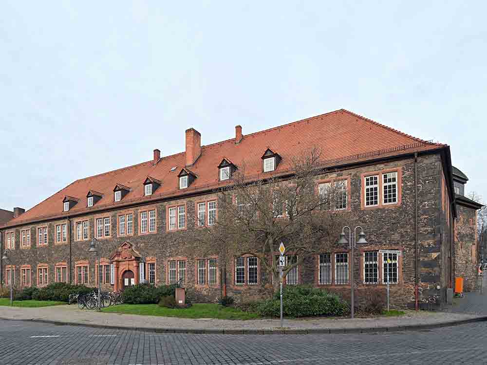 Hanau, Alte Kanzlei am Schlossplatz wird instandgesetzt, Konzept der »Wirtschaft im Hof« wird weiter entwickelt, Magistrat stimmt Instandsetzung der Kanzlei zu