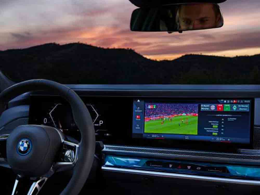 Stadion Feeling im BMW 7er: BMW testet als erster Automobilhersteller in internationaler Pilotanwendung Inhalte der Fußball Bundesliga im Fahrzeug