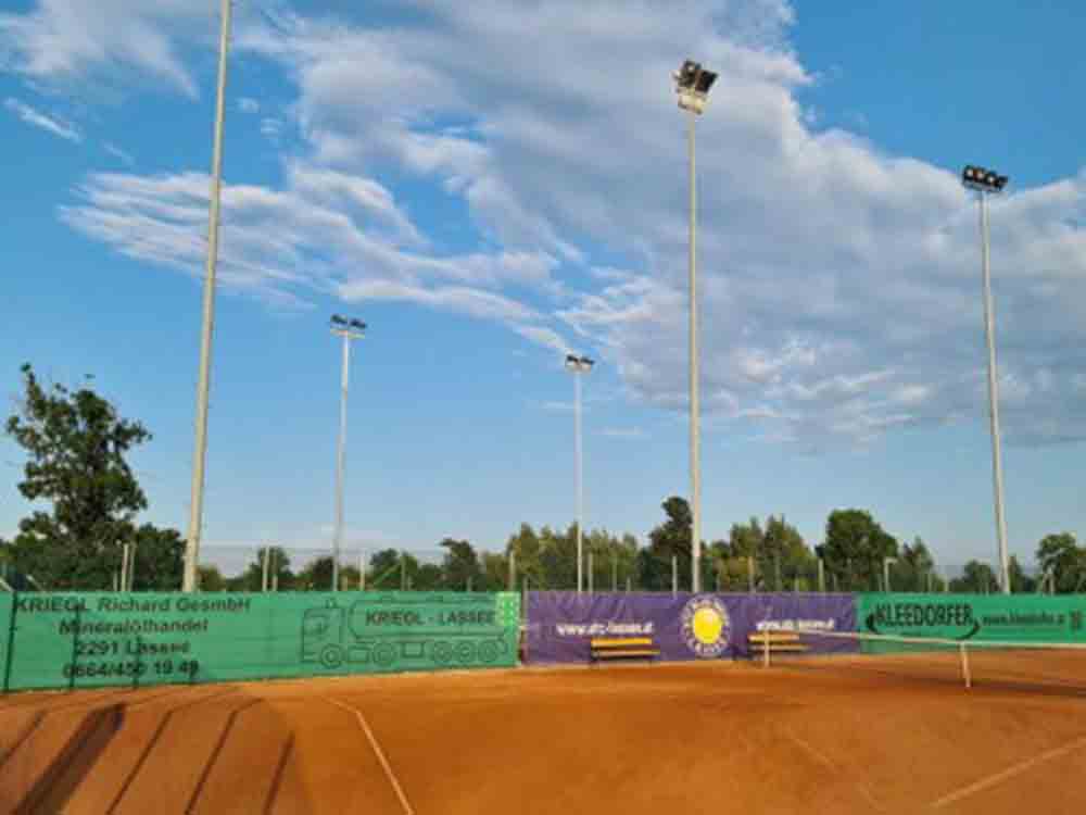 Tennisblenden und Windbreak Banner: Sichtschutz und Windschutz für Tennisplätze