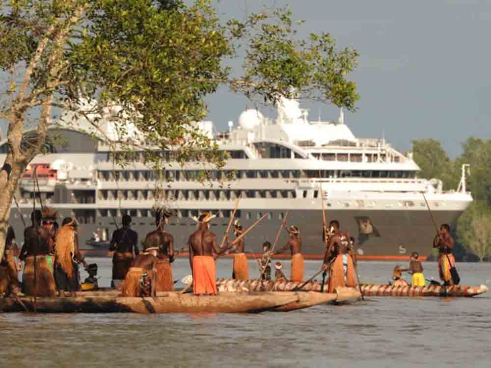 Auf Expeditions Fahrt mit Karawane durch Papua Neuginea, Insel Hopping auf der Le Soléal