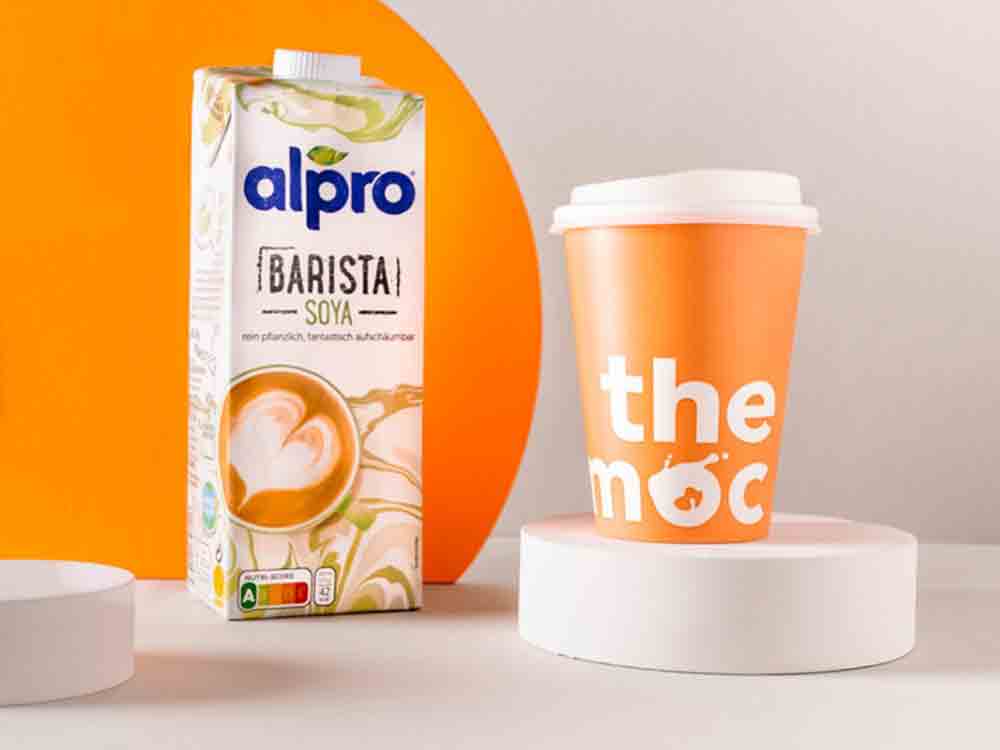 Danone, Roboter trifft Kaffee und Pflanzendrinks, Alpro kooperiert mit vollautomatisierter Coffeebar »the moc«