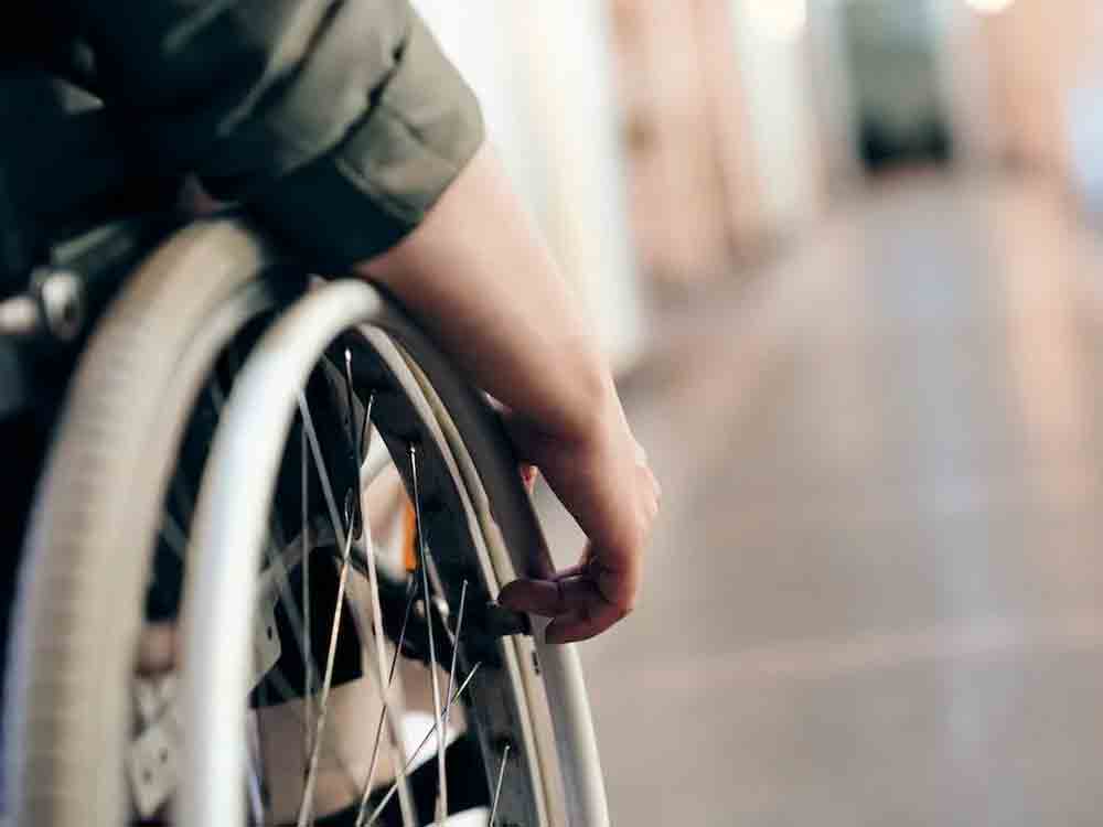 Behinderung im Job: Arbeitnehmer verzichten auf Nachteilsausgleiche, Gründe für fehlende Inanspruchnahme sind Schamgefühl und Unwissenheit