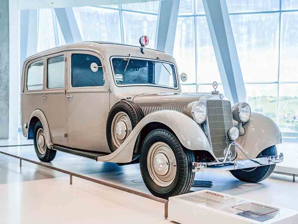 Ohne Blaulicht und Tatütata: Mercedes Benz 320 Krankenwagen aus dem Jahr 1937