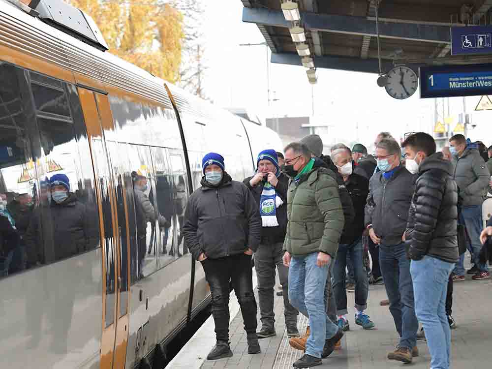 Fußball in Gütersloh, FCG Fans fahren mit der Bahn nach Clarholz