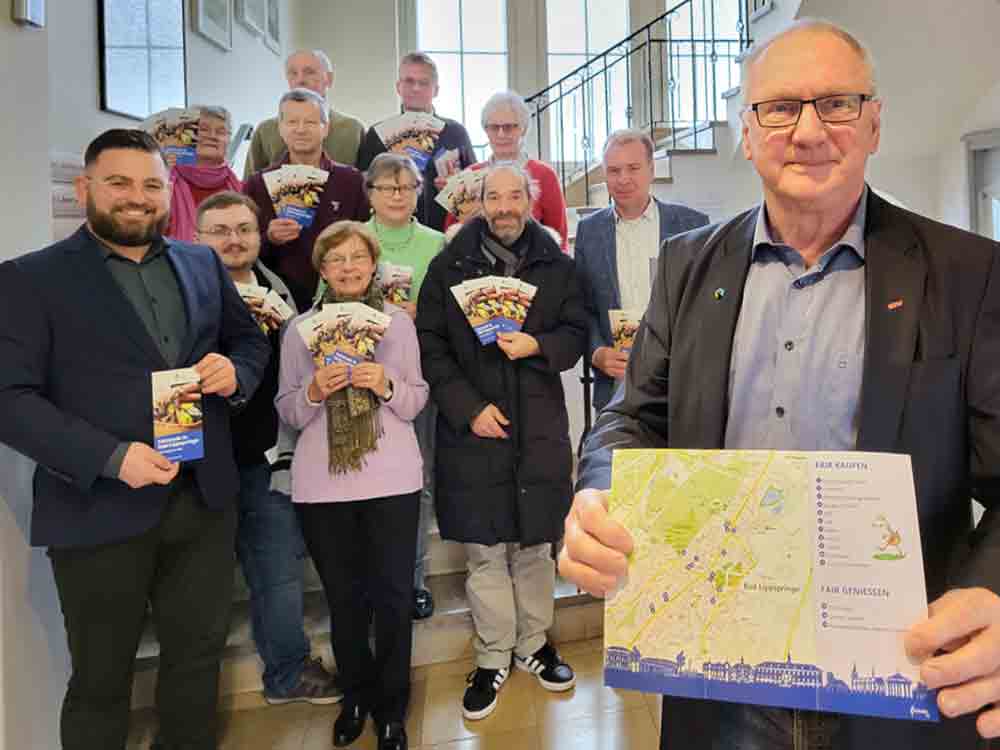 Arbeitskreis Fairtrade in Bad Lippspringe legt neuen Flyer vor, integrierter Stadtplan zeigt alle Geschäfte und Lokale mit Fairtrade Produkten