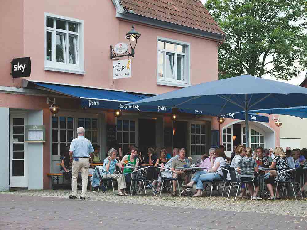 Anzeige: Café Tubar an der »Meile«, Biergartenklassiker in Gütersloh, August 2010