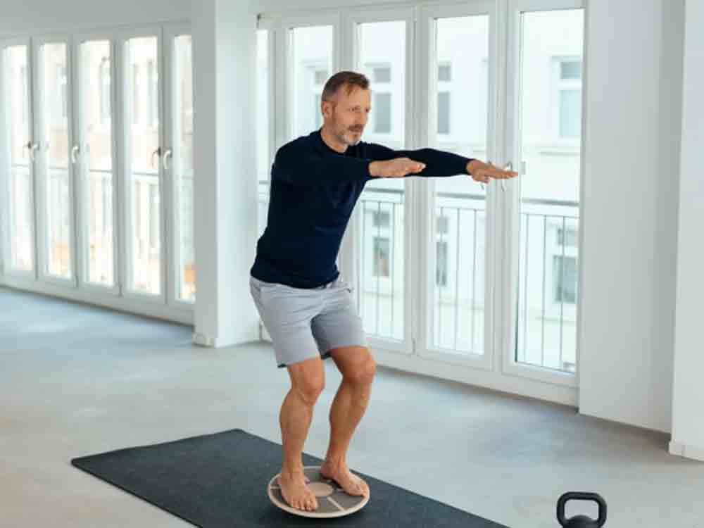 Mit Balance Training Rückenschmerzen vorbeugen und beheben, MVZ Praxisklinik Dr. Schneiderhan & Kollegen