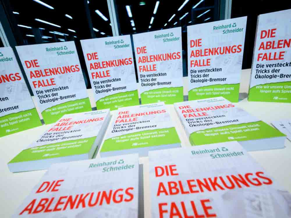 Lesetipps für Gütersloh, »Die Ablenkungsfalle«, Buchpremiere in Berlin, über die versteckten Tricks der Ökologie Bremser schreibt Reinhard Schneider