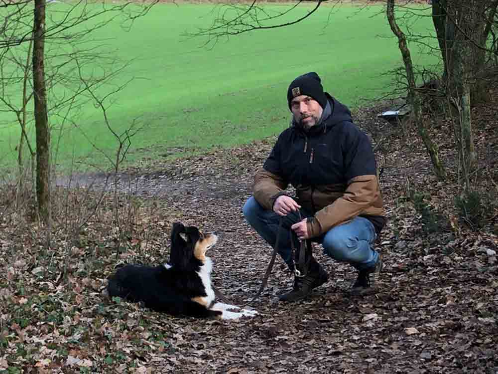 Teuto Bello: Dogwalking und mobile Hundeschule, Start up auf 4 Pfoten, Steinhagen