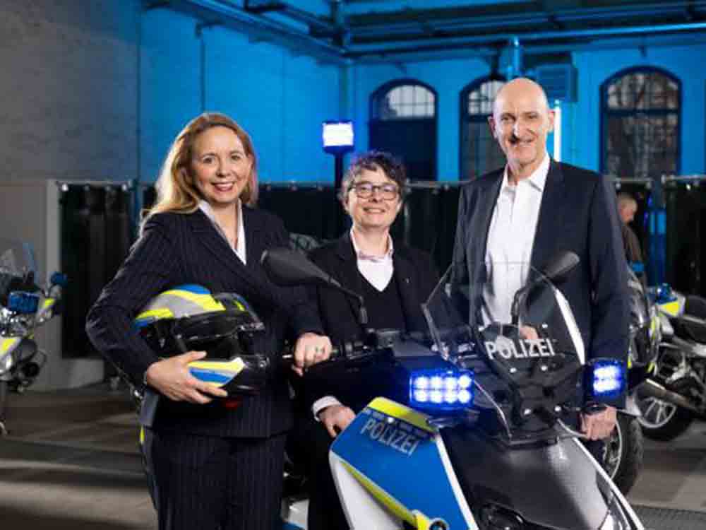 Berliner Polizei erweitert Motorradstaffel um vollelektrischen BMW CE 04