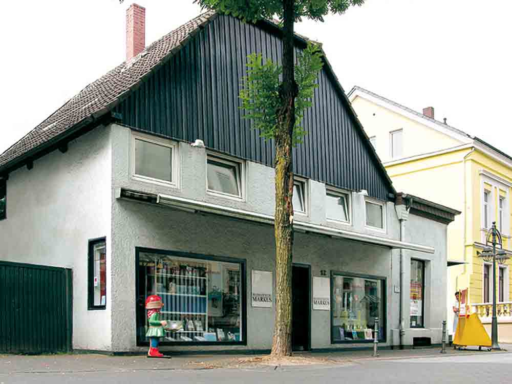 Anzeige: Eine Dekade des Buchhandels, 10 Jahre Buchhandlung Markus, September 2004