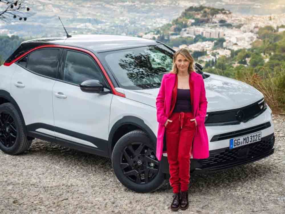 »Manta Manta – zwoter Teil«: Tina Ruland elektrisiert vom Opel Mokka