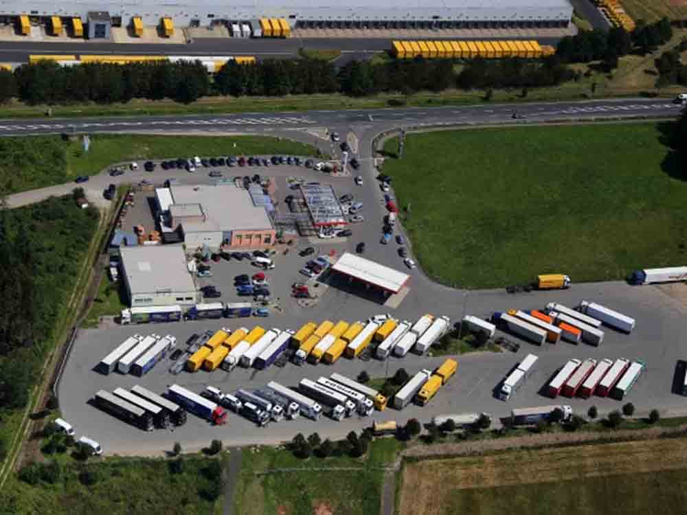 Mehr als Benzin und Bockwurst: Deutschlands Autohöfe als Innovationstreiber der Verkehrswende und Energiewende