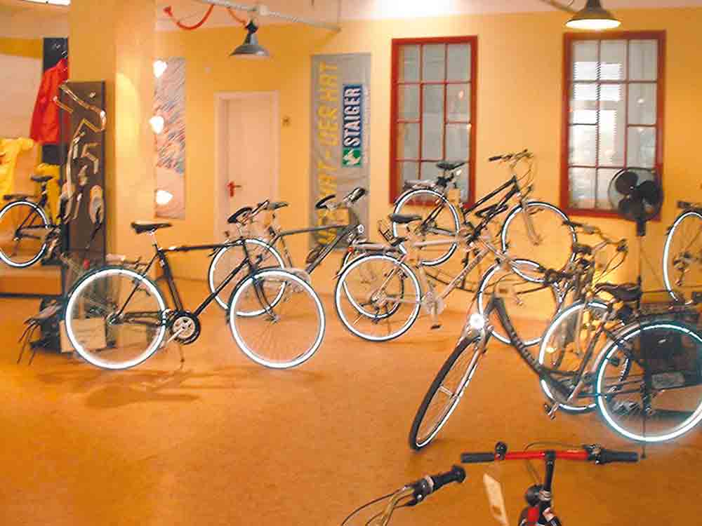 Anzeige: Der 1. Fahrradladen mit Indoor Probefahrten in Gütersloh, 2001