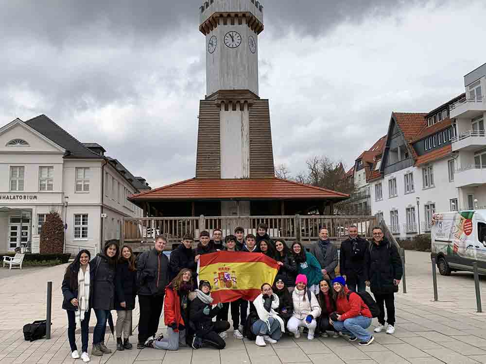 Bad Salzuflen, Bürgermeister Tolkemitt begrüßt Austauschschüler aus Spanien