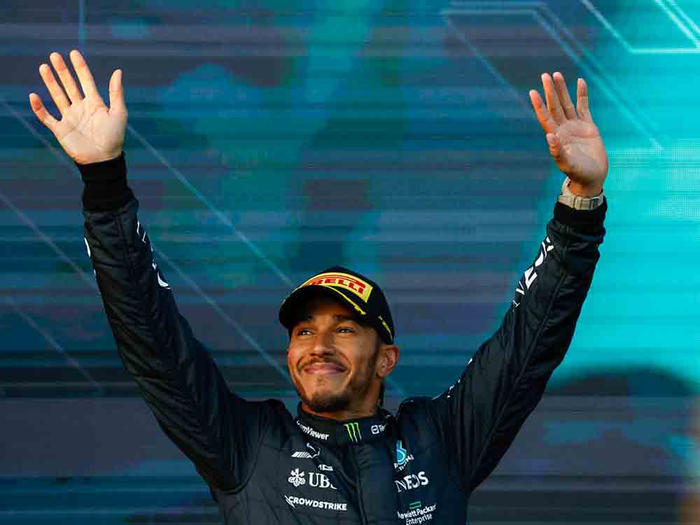 Großer Preis von Australien 2023, Sonntag, Lewis Hamilton erzielte in einem chaotischen Rennen den 1. Podestplatz des Teams in dieser Saison