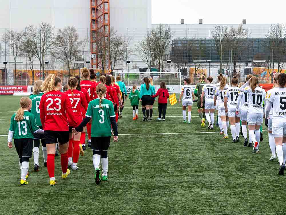 Fußball in Gütersloh, FSV Gütersloh sucht Einlaufkinder für Zweitligaspiel gegen den FC Ingolstadt, 16. April 2023