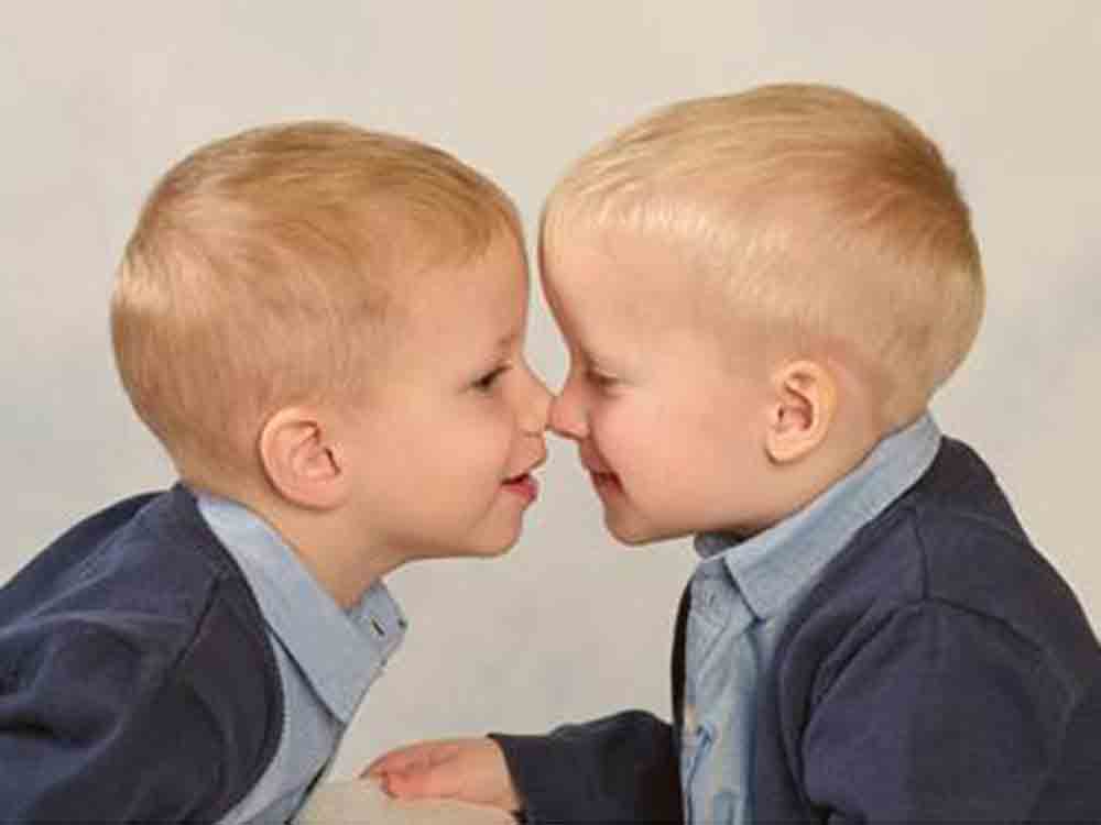 DKMS und Tag der Geschwister: Zwillinge suchen Zwilling, 10. April 2023