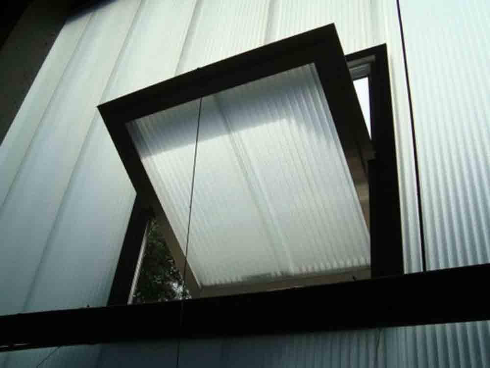 Lichtbauelemente mit Durchblick, Rodeca, integrierte Aluminiumfenstersysteme für Dach und Fassade